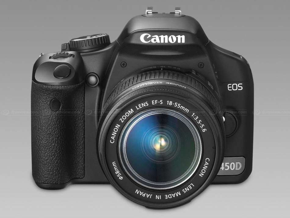 Canon EOS 450D DigitalSLR camera 12.2 Megapixels with Canon 18-55mm Lens Kit