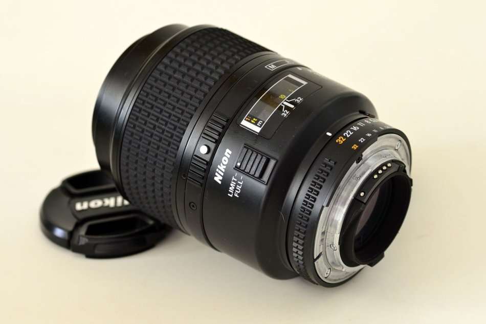 Nikon Micro Nikkor 105mm f/2.8 D Lens 105mm /f2.8 for NIKON Cameras