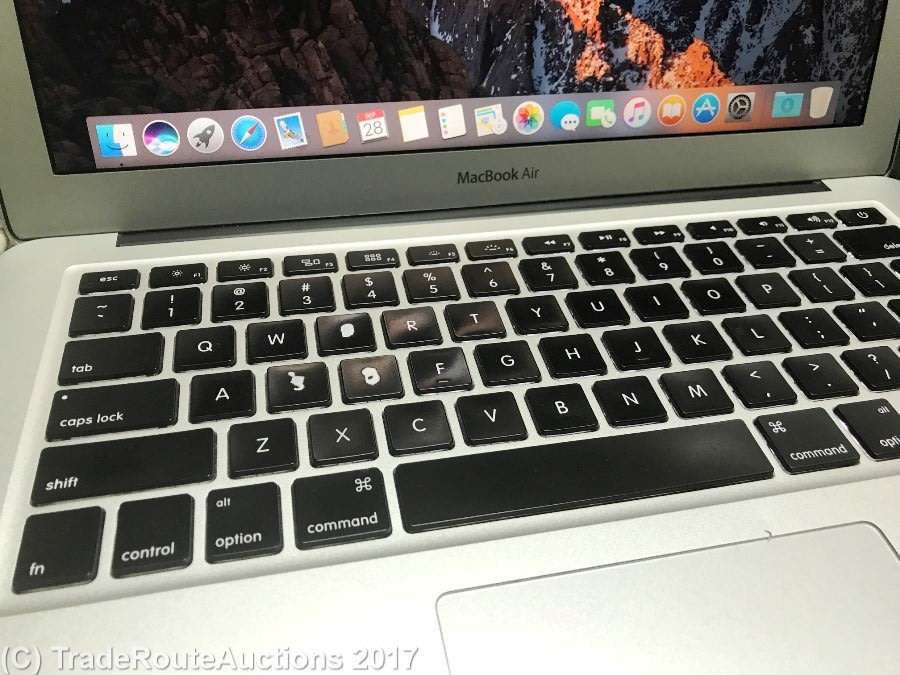 Apple MacBook Air 13.3-inch | Core i5 1.7GHz | 4GB DDR3 | 128GB SSD FLASH