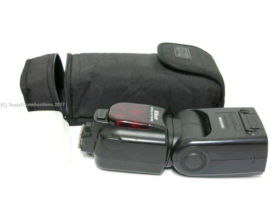 Nikon SB-900 Speedlight Flash for Nikon DSLR Cameras - With POUCH