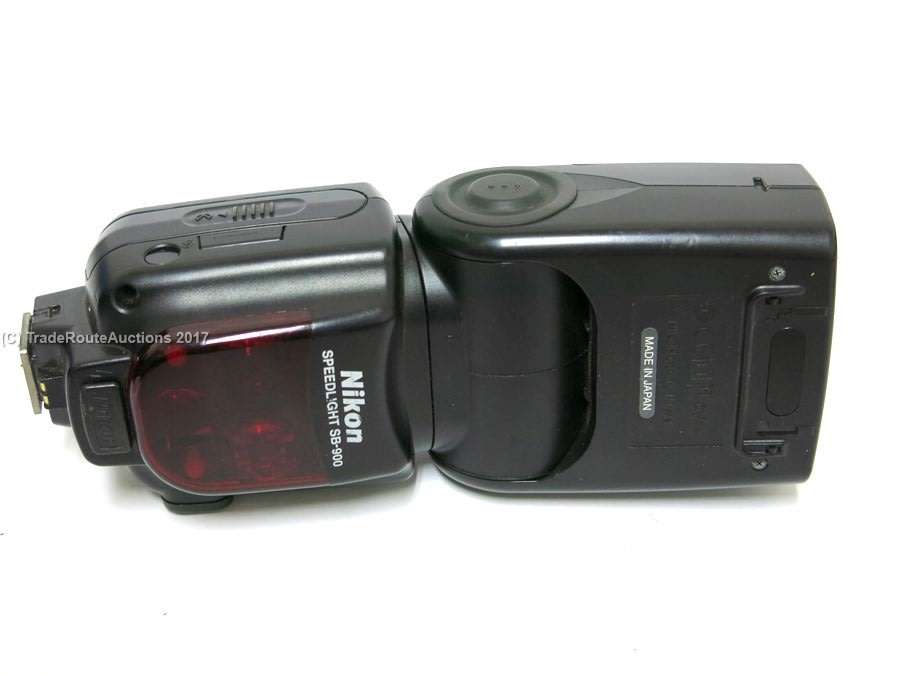 Nikon SB-900 Speedlight Flash for Nikon DSLR Cameras - With POUCH