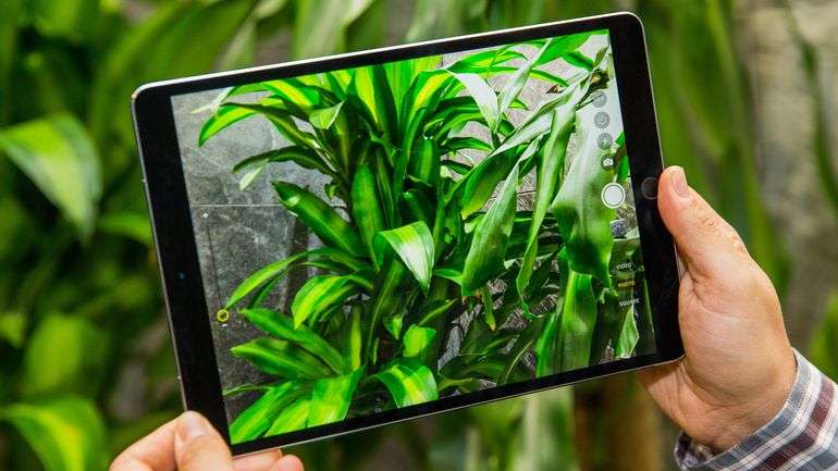 IPAD Pro 9.7-inch | MLPW2HC/A | 32GB | CELLULAR + WiFi | Space Grey | A1674 | RETINA DISPLAY