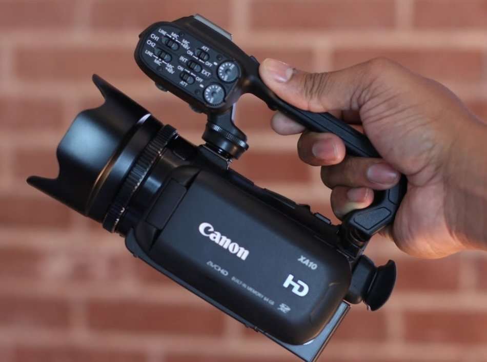 CANON XA10  AVCHD CAMCORDER - HD - BUILT IN MEMORY 64GB - CAMCORDER