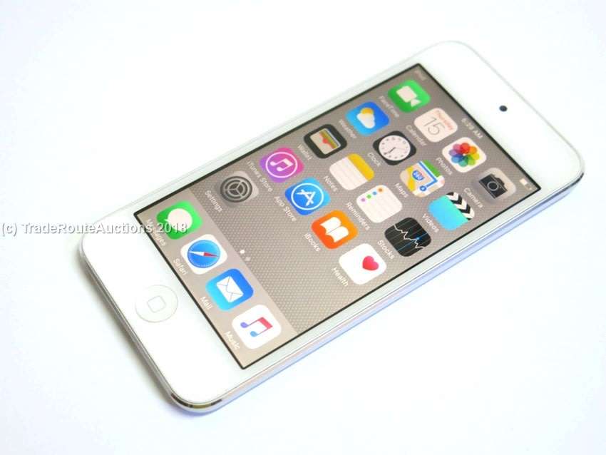 Apple iPod Touch | WHITE/SILVER | 16GB | 5th Generation | A1421 | MGG52BT/A | RETINA DISPLAY