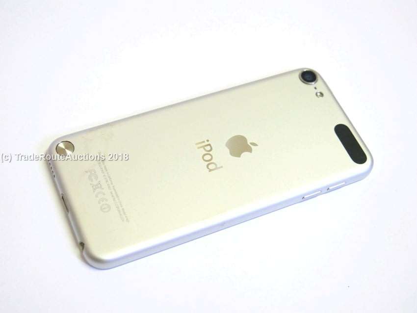 Apple iPod Touch | WHITE/SILVER | 16GB | 5th Generation | A1421 | MGG52BT/A | RETINA DISPLAY