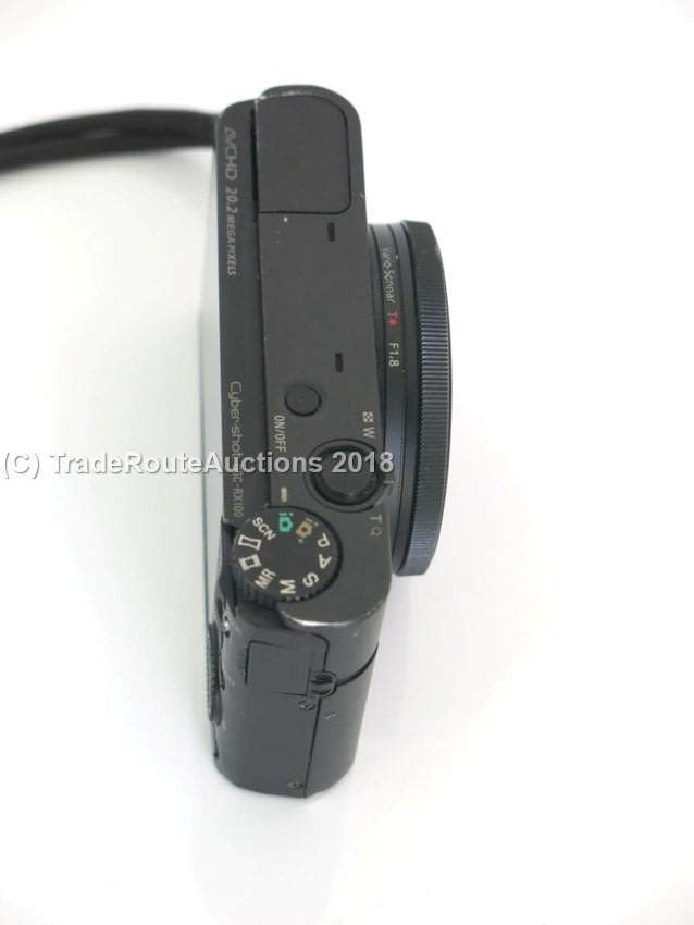 Sony DSC-RX100 Mark I 20.2 MP Exmor CMOS Sensor Digital Camera with 3.6x Zoom - Zeiss