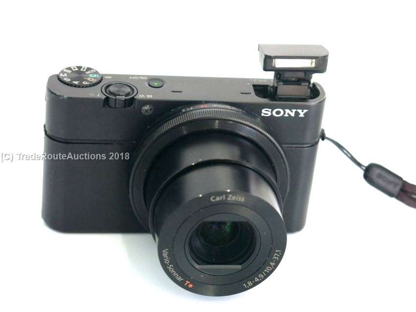 Sony DSC-RX100 Mark I 20.2 MP Exmor CMOS Sensor Digital Camera with 3.6x Zoom - Zeiss