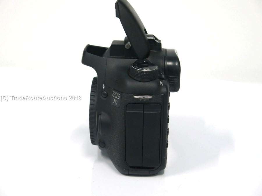 Canon EOS 7D 18MP PROFESSIONAL Digital SLR Camera (BODY) - 18 Megapixels