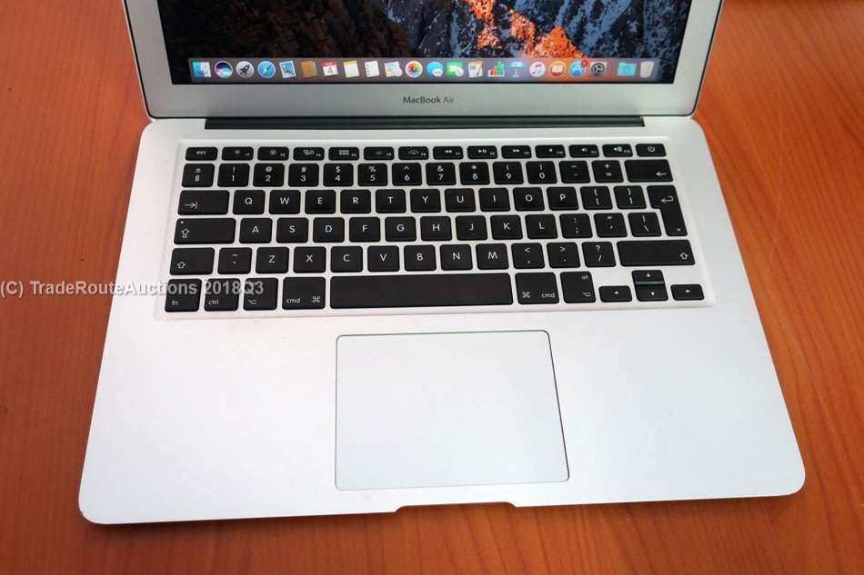Apple MacBook Air 13.3-inch | Core i5 1.4GHz | 4GB RAM | 128GB SSD FLASH  **  EARLY 2014 ***