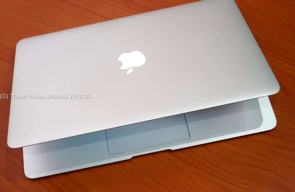Apple MacBook Air 13.3-inch | Core i5 1.3GHz | 4GB DDR3 RAM | 128GB SSD FLASH  **  MID 2013 ***