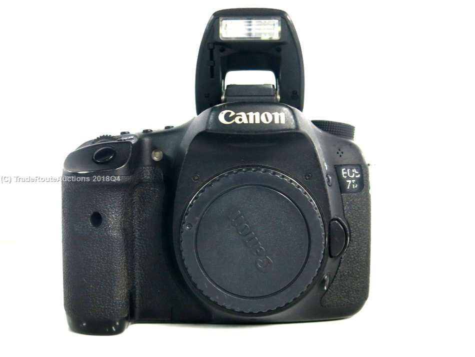 Canon EOS 7D 18MP PROFESSIONAL Digital SLR Camera (BODY) - 18 Megapixels