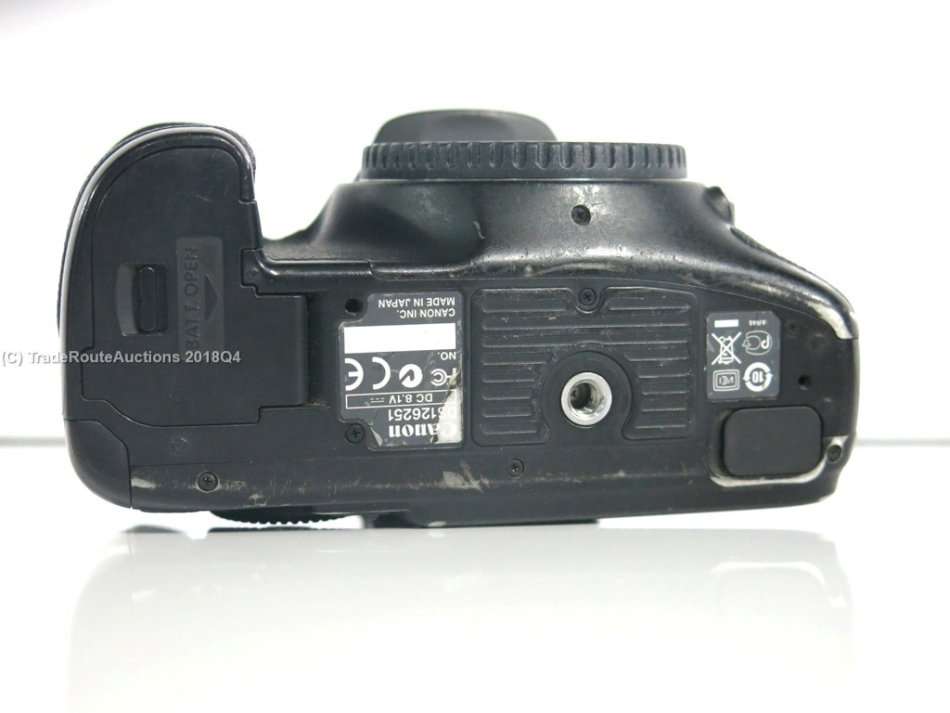 Canon EOS 7D 18MP PROFESSIONAL Digital SLR Camera (BODY) - 18 Megapixels