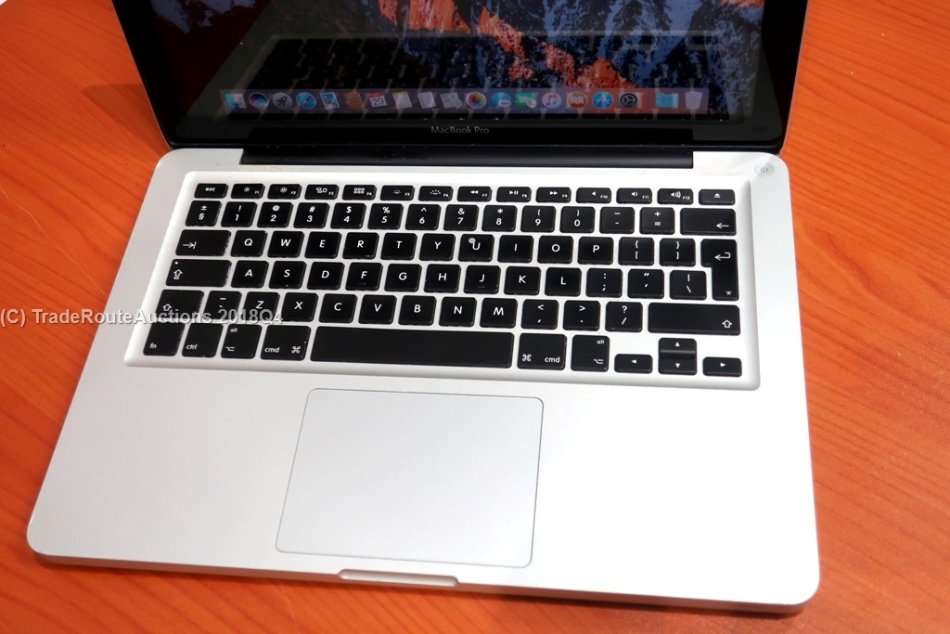 MacBook Pro 13.3-inch ** Core i5 2.5GHz ** 4GB DDR3 RAM ** 500GB HDD *** Macbook Pro ***