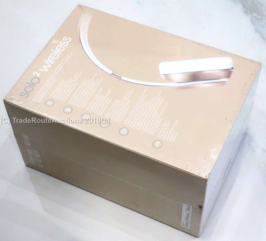 BRAND NEW SEALED - SPECIAL EDITION GOLD - Beats beatssolo2 WIRELESS - Studio Headphones - MKLD2ZM/A