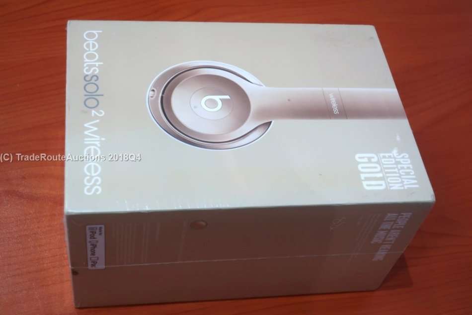 BRAND NEW SEALED - SPECIAL EDITION GOLD - Beats beatssolo2 WIRELESS - Studio Headphones - MKLD2ZM/A