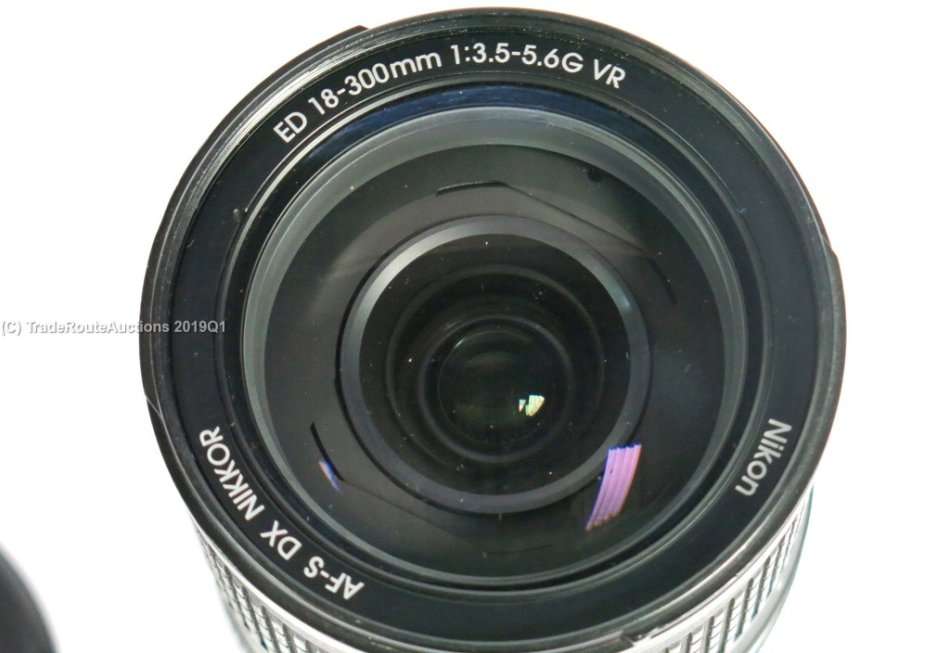 Nikon AF-S dx nikkor 18-300mm f/3.5-5.6G ED VR ii Lens for Nikon Digital SLR Cameras