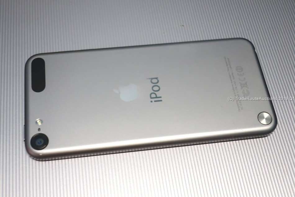 Apple iPod Touch | SPACE GREY | 32GB | 5th Generation | A1421 | ME978BT/A | RETINA DISPLAY