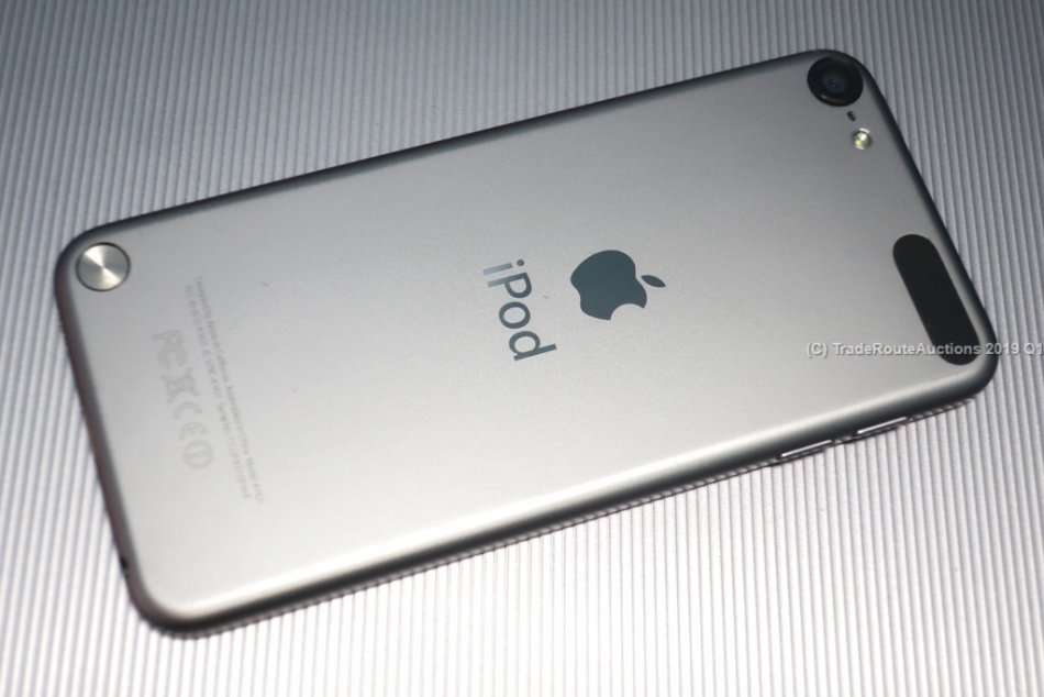 Apple iPod Touch | SPACE GREY | 32GB | 5th Generation | A1421 | ME978BT/A | RETINA DISPLAY