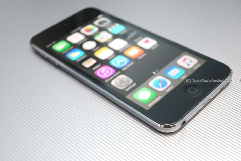 Apple iPod Touch | SPACE GREY | 32GB | 5th Generation | A1421 | ME978BT/A | RETINA DISPLAY