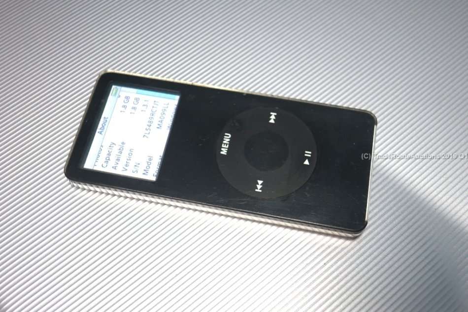 Apple iPod nano 1st Generation Black (2 GB) | MA099LL | A1137