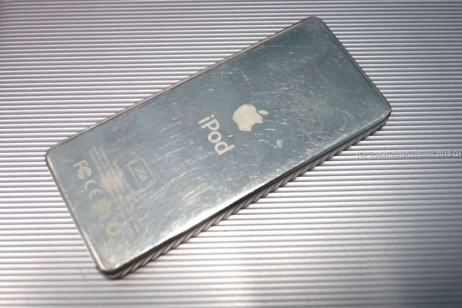 Apple iPod nano 1st Generation Black (2 GB) | MA099LL | A1137