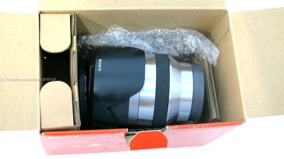 BOXED - Sony E 18-200mm F3.5-6.3 OSS E-Mount Zoom Lens (SEL18200LE) NEX