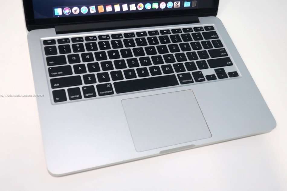 Apple MacBook Pro 13.3-inch  | Core i5 2.4GHz | 4GB DDR3  | 128GB SSD  ** RETINA DISPLAY * LATE 2013