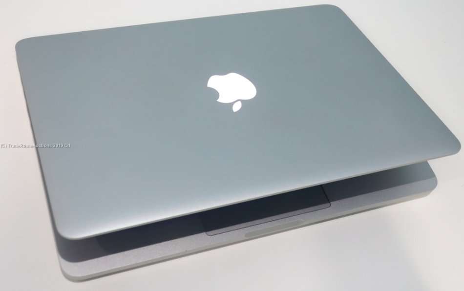 Apple MacBook Pro 13.3-inch  | Core i5 2.4GHz | 4GB DDR3  | 128GB SSD  ** RETINA DISPLAY * LATE 2013