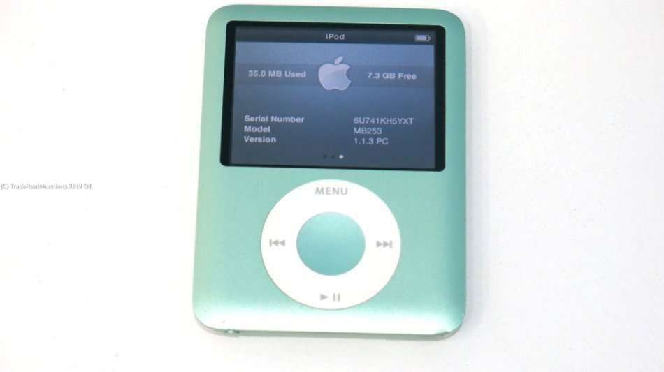 Apple iPod Nano | Green | 8GB | 3rd Generation | MB253 | A1236  **** IPOD NANO ****