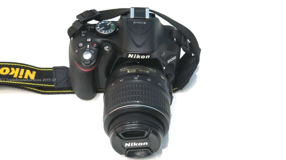 [ 24.1 MEGAPIXELS ] NIKON D5200 DSLR CAMERA +  18-55MM NIKKOR VR LENS PROFESSIONAL KIT