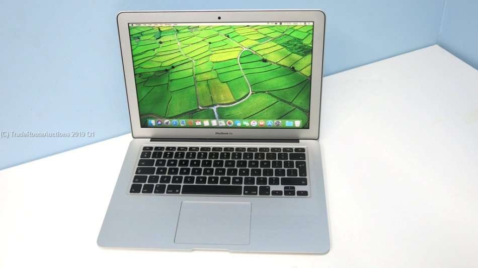 MacBook Air 13.3-inch | Core i5 1.8GHz | 8GB RAM | 128GB SSD MACBOOK AIR 13 INCH 2017 MODEL