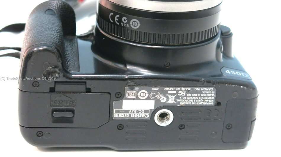 Canon EOS 450D DigitalSLR camera 12.2 Megapixels with Canon 18-55mm Lens Kit