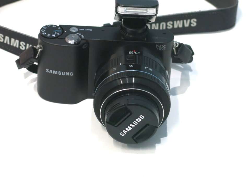 Samsung NX1100 20.3MP CMOS Smart | WiFi | FULL HD | Digital Camera + 20-50mm Lens