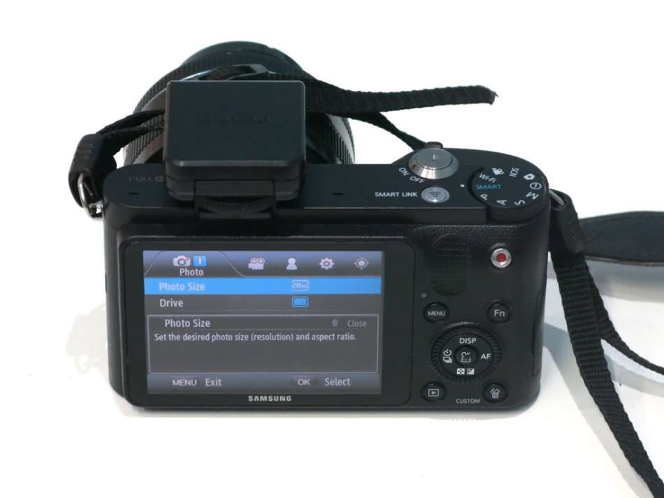 Samsung NX1100 20.3MP CMOS Smart | WiFi | FULL HD | Digital Camera + 20-50mm Lens