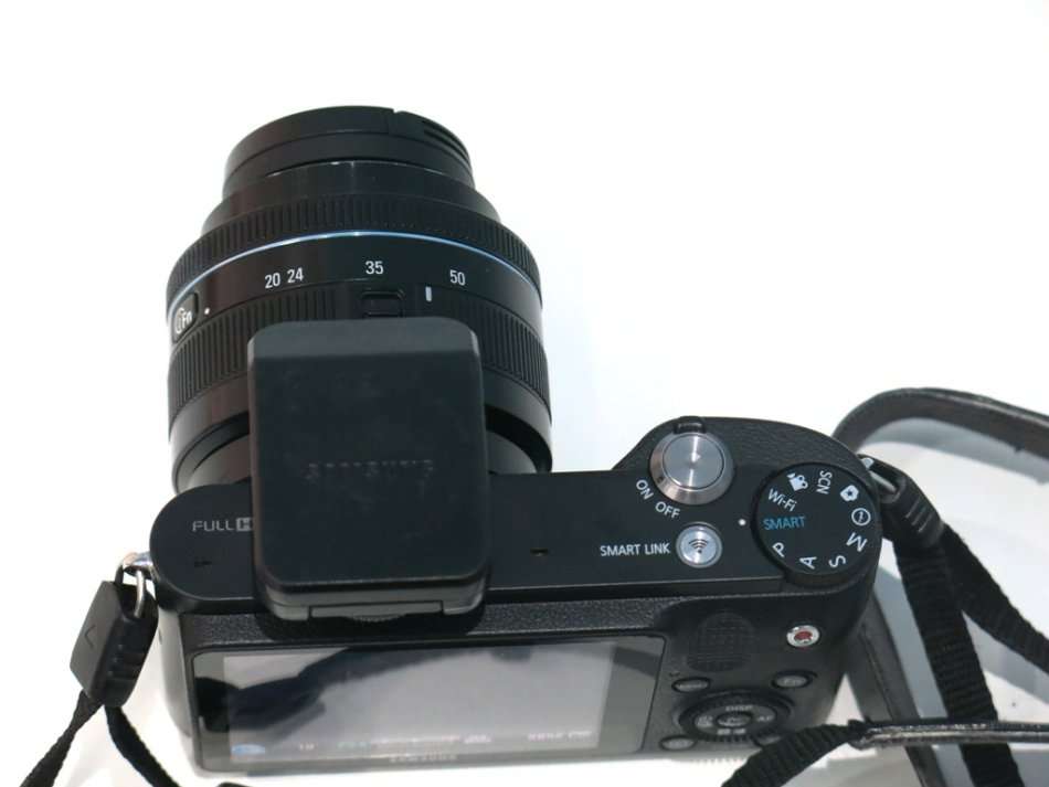 Samsung NX1100 20.3MP CMOS Smart | WiFi | FULL HD | Digital Camera + 20-50mm Lens
