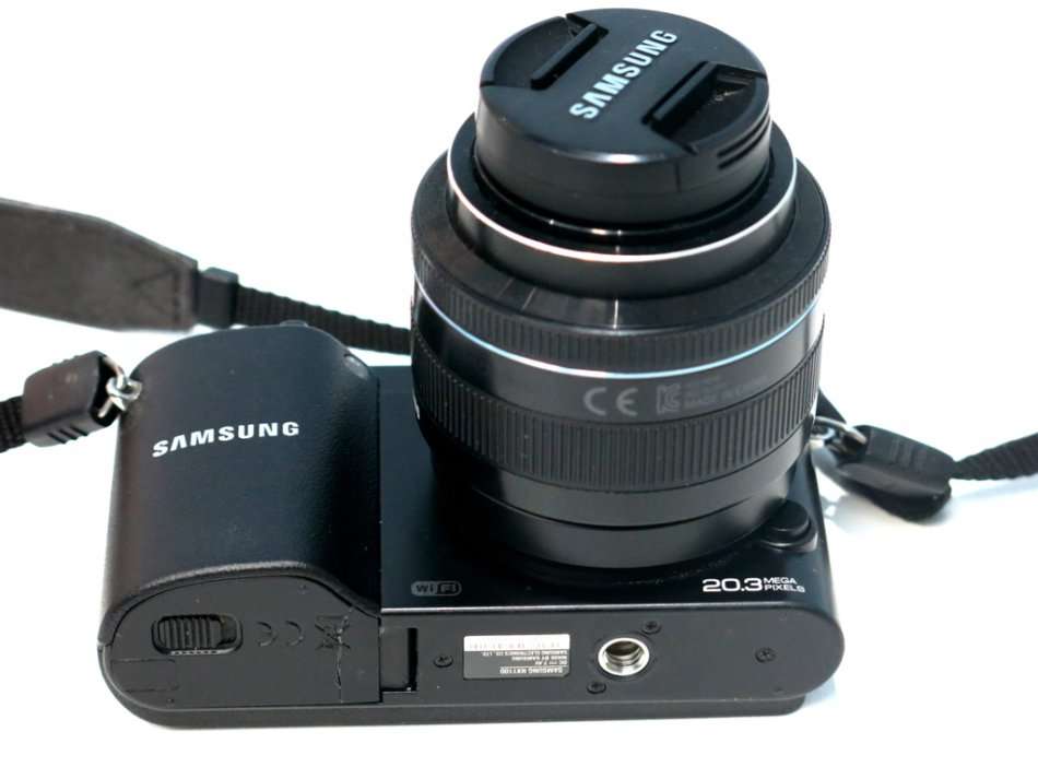 Samsung NX1100 20.3MP CMOS Smart | WiFi | FULL HD | Digital Camera + 20-50mm Lens