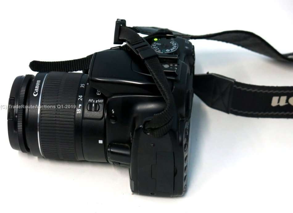 Canon EOS 400D DigitalSLR camera 10.1 Megapixels + Canon EFS 18-55mm Lens