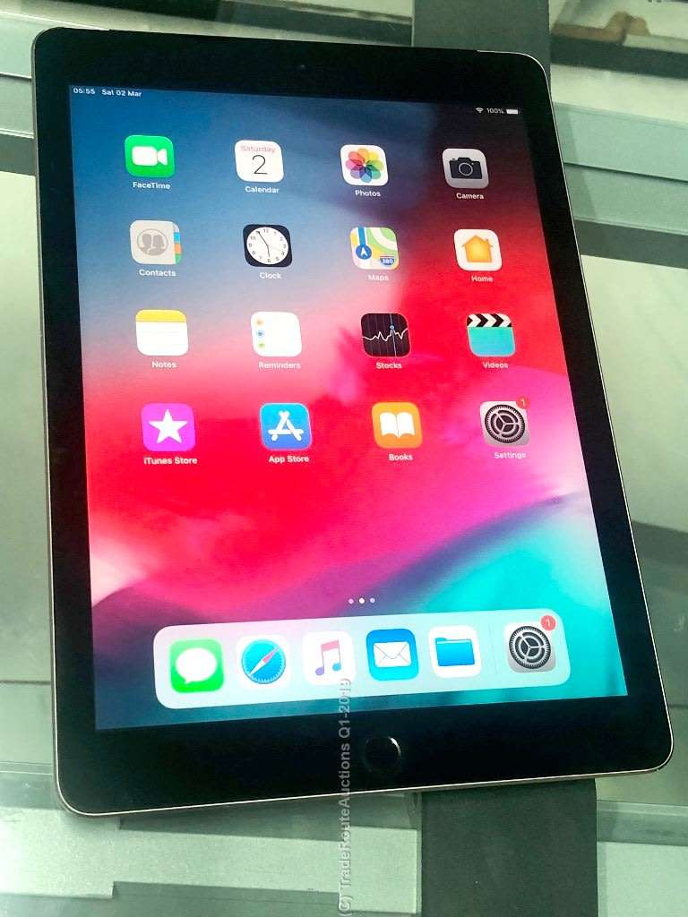 Tablet Apple iPad 5th Gen 2017 | MP262HC/A | CELLULAR + WiFi | 128GB | Space Grey | A1823 | 9.7 inch