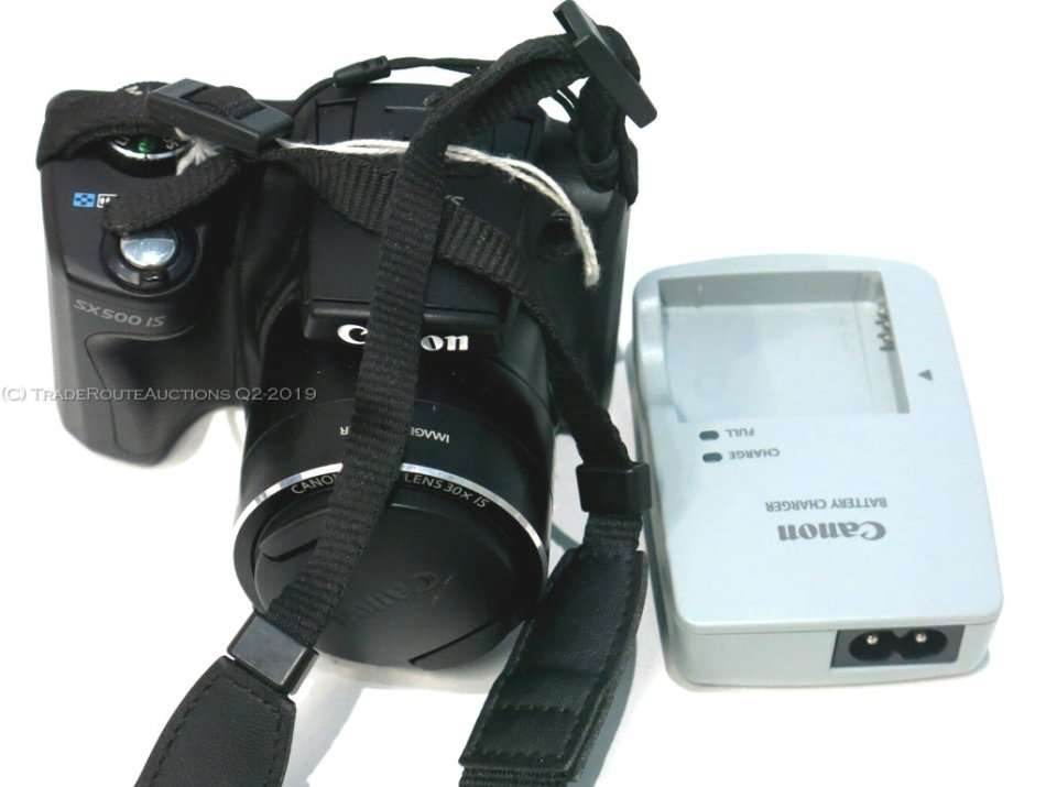 BOXED - Canon PowerShot SX500 IS 16.0 MP with 30x Wide-Angle Optical IS Zoom and 3.0-Inch LCD