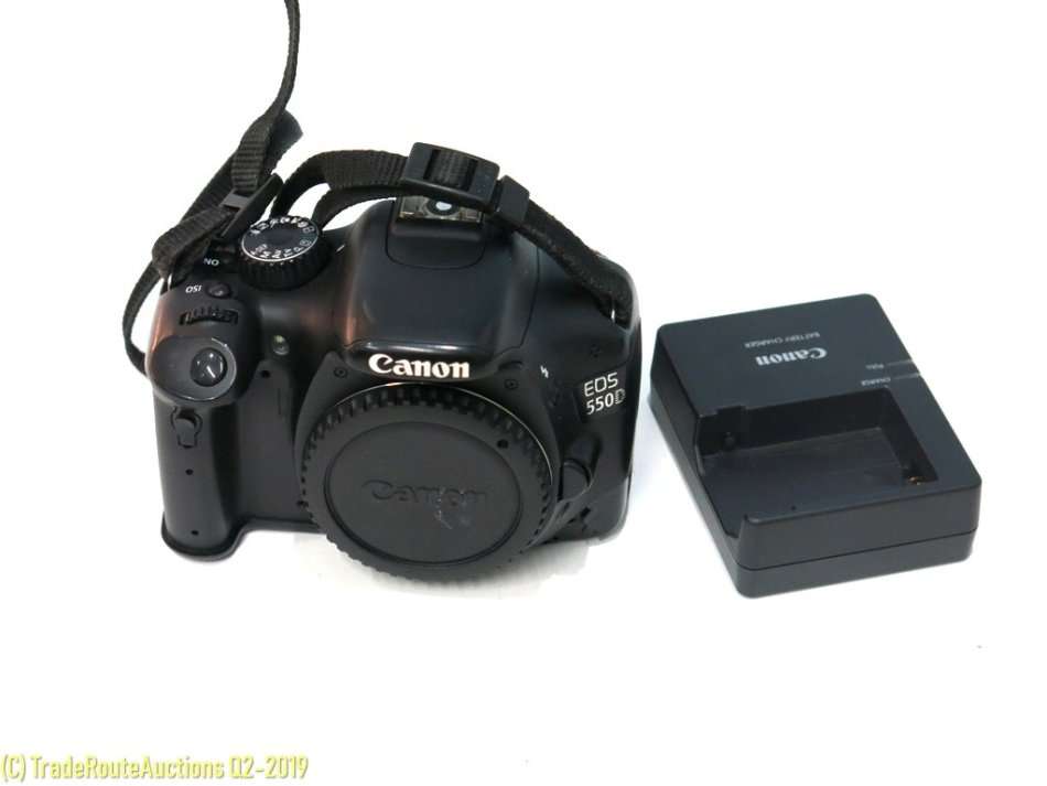 Canon EOS 550D Digital SLR camera 18 MP - BODY ONLY - Please Read