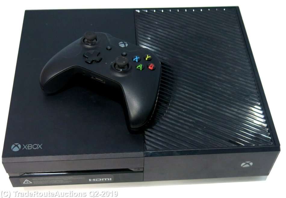 Microsoft Xbox One 500GB Model 1540 Gaming Console + 1 Controller