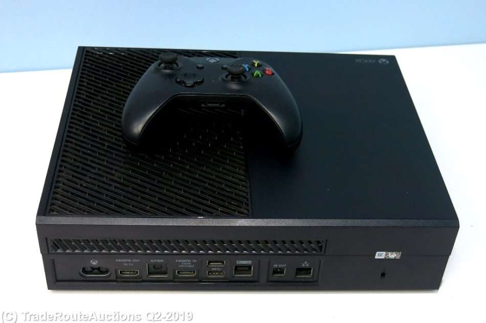 Microsoft Xbox One 500GB Model 1540 Gaming Console + 1 Controller