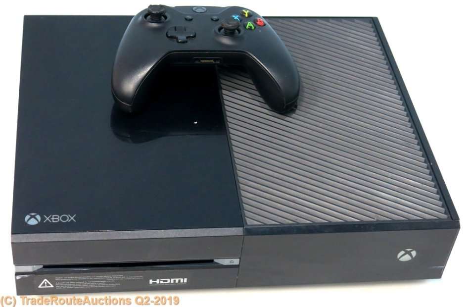 Microsoft Xbox One 500GB Model 1540 Gaming Console + 1 Controller