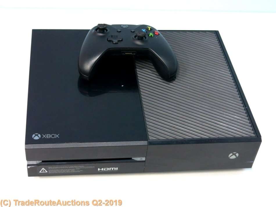 Microsoft Xbox One 500GB Model 1540 Gaming Console + 1 Controller