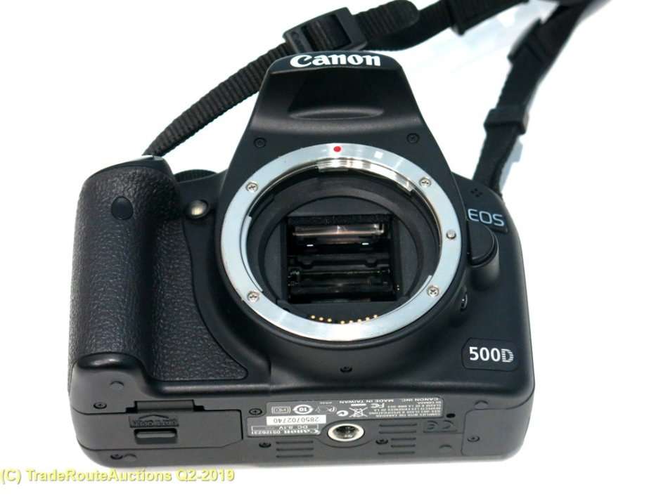 Canon EOS 500D Digital SLR camera 15.1 Megapixels FULL HD + Canon 18-55mm Lens KIT