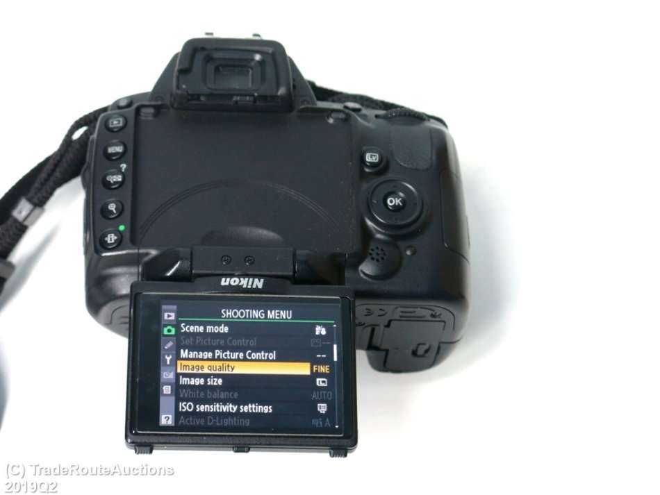 NIKON D5000 DIGITAL SLR CAMERA BODY ONLY WITH 2.7-inch Vari-angle LCD