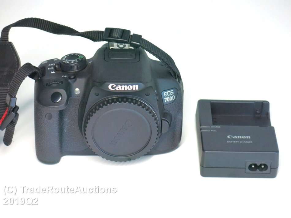 Canon EOS 700D DIGITAL SLR CAMERA BODY ONLY | 18.0 MP FULL HD