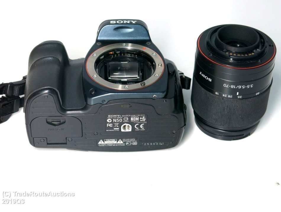 SONY ALPHA A100 DSLR PROFESSIONAL DIGITAL CAMERA + 18-55mm SONY LENS KIT