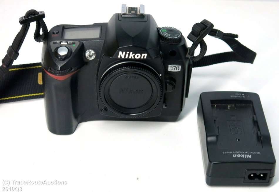 NIKON D70 Professional Digital SLR camera body only