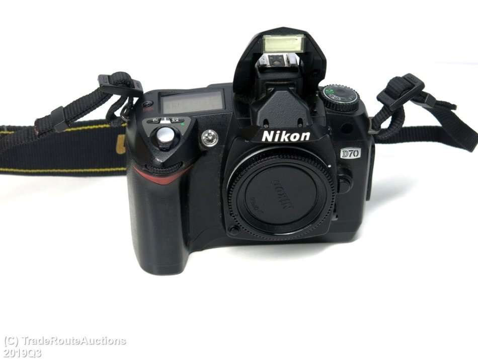 NIKON D70 Professional Digital SLR camera body only
